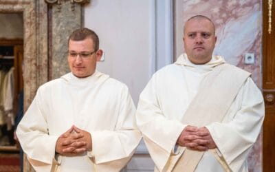 „Isten ma is hív – és küld bennünket” – Pap- és diakónusszentelést ünnepeltek Csornán