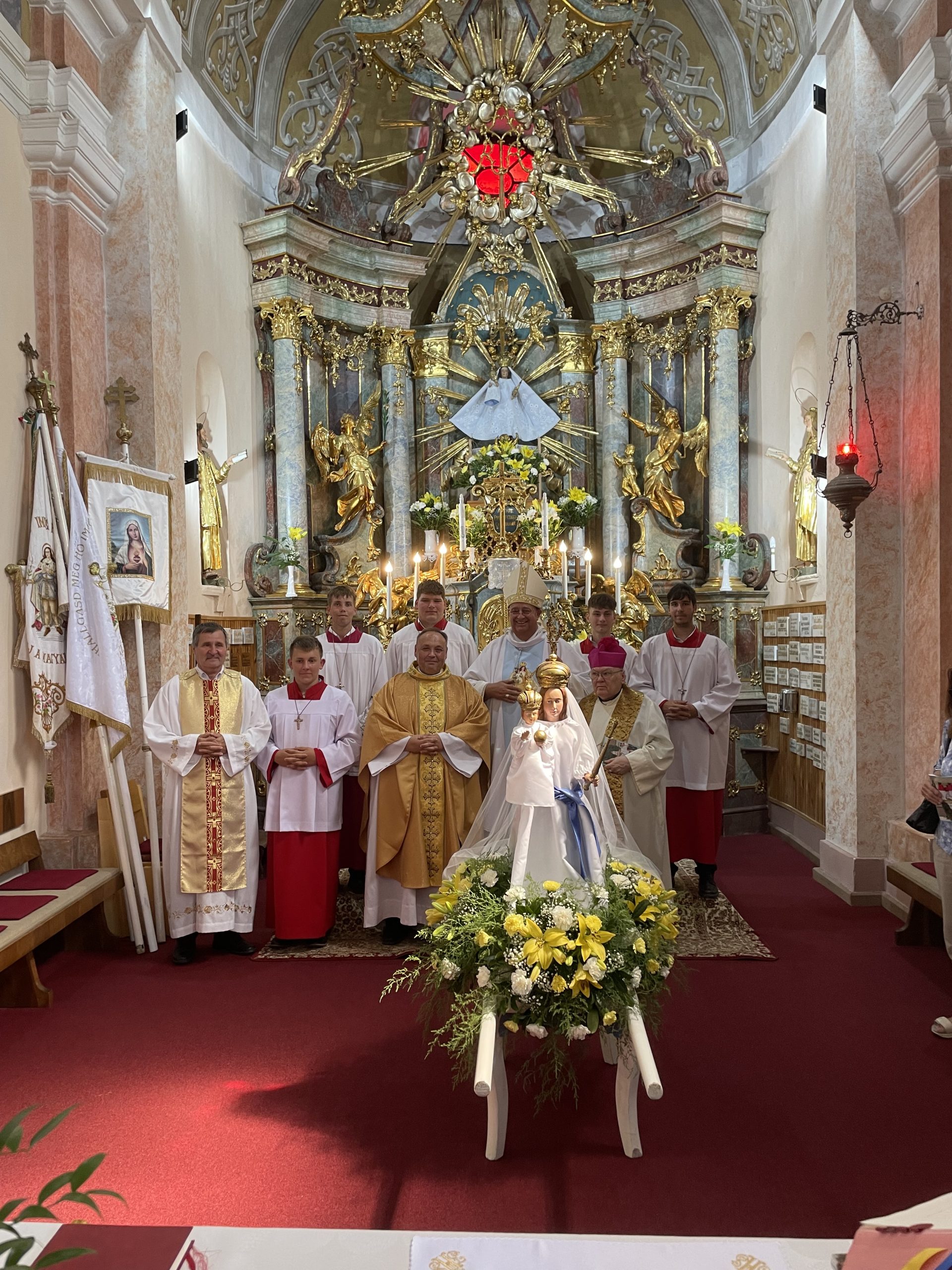 A Mosolygó Szűzanya búcsúja Osliban